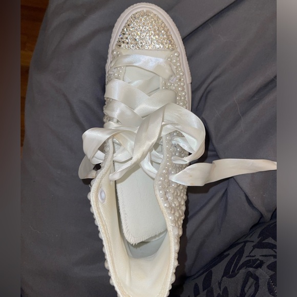 Custom made Swarovski And Pearls high top converse - Picture 2 of 11